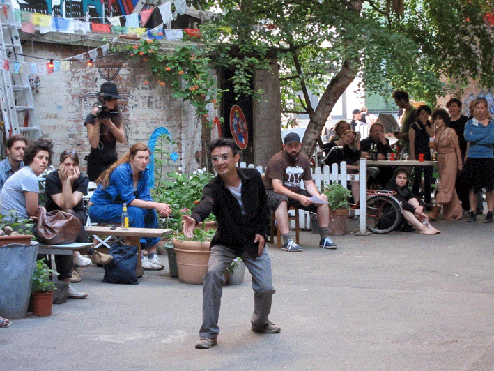 Datei:RasCongress GrassStage 01.gif